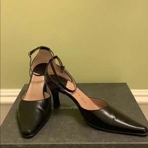 Kenneth Cole Black Leather heels